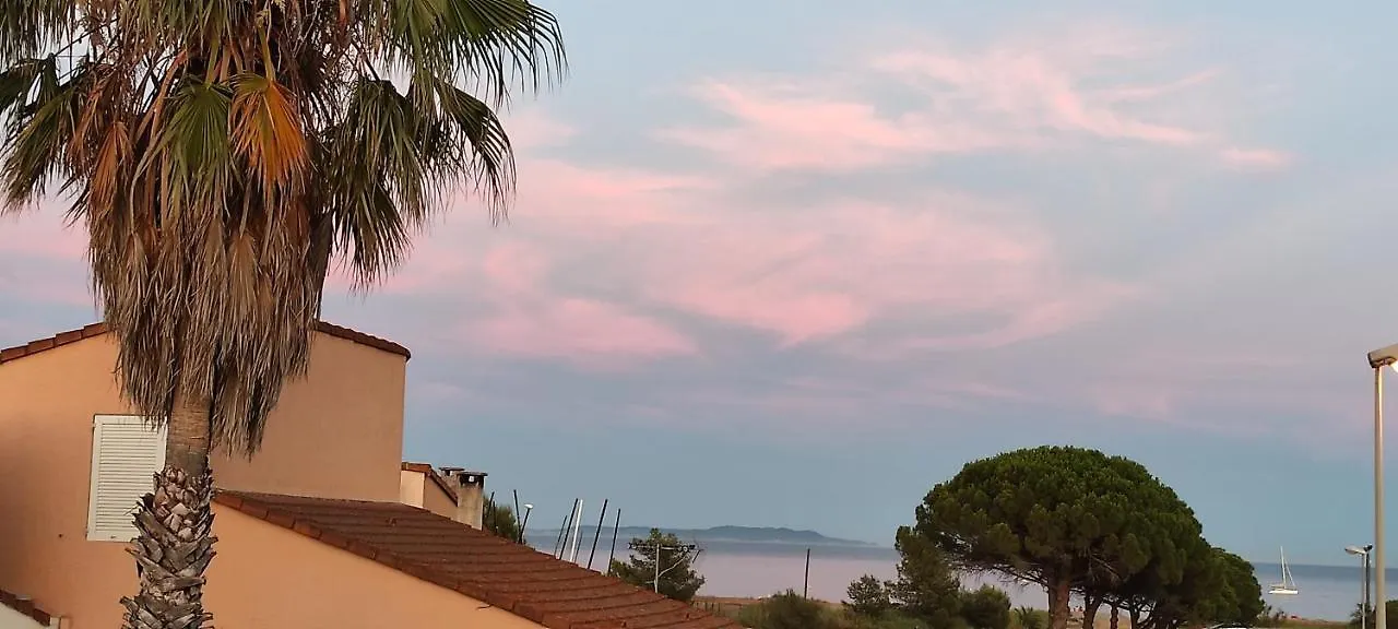 Maison De Vacances A L'Ayguade Classee 3 Etoiles, Climatisee,3Mn A Pied Plage Et Restos ,5Mn Aeroport, 10Mn Gare Hyères