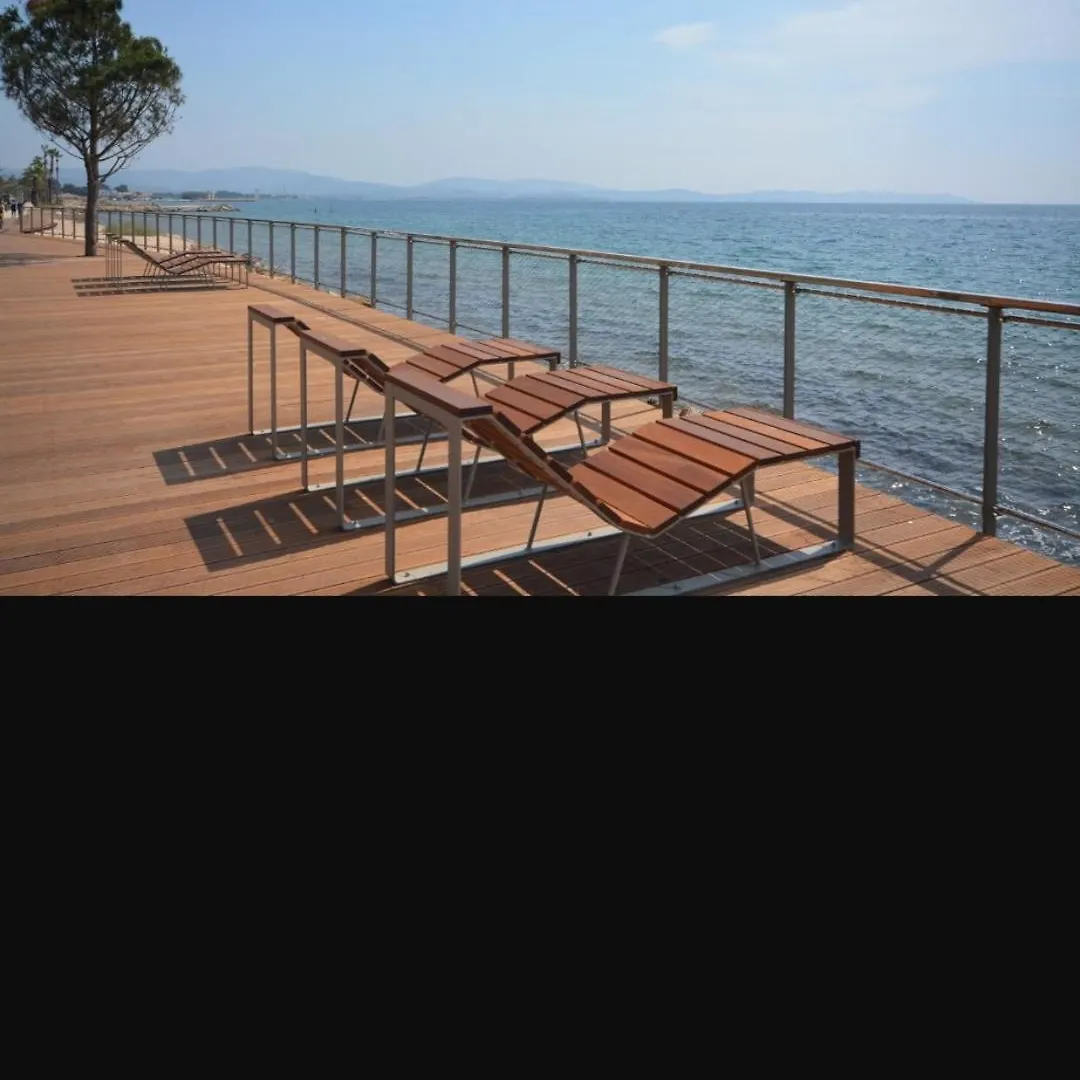 Maison De Vacances A L'Ayguade Classee 3 Etoiles, Climatisee,3Mn A Pied Plage Et Restos ,5Mn Aeroport, 10Mn Gare Hyères 0*,