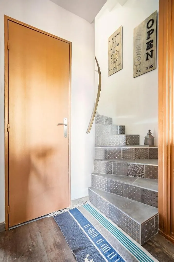 Maison De Vacances A L'Ayguade Classee 3 Etoiles, Climatisee,3Mn A Pied Plage Et Restos ,5Mn Aeroport, 10Mn Gare Hyères France